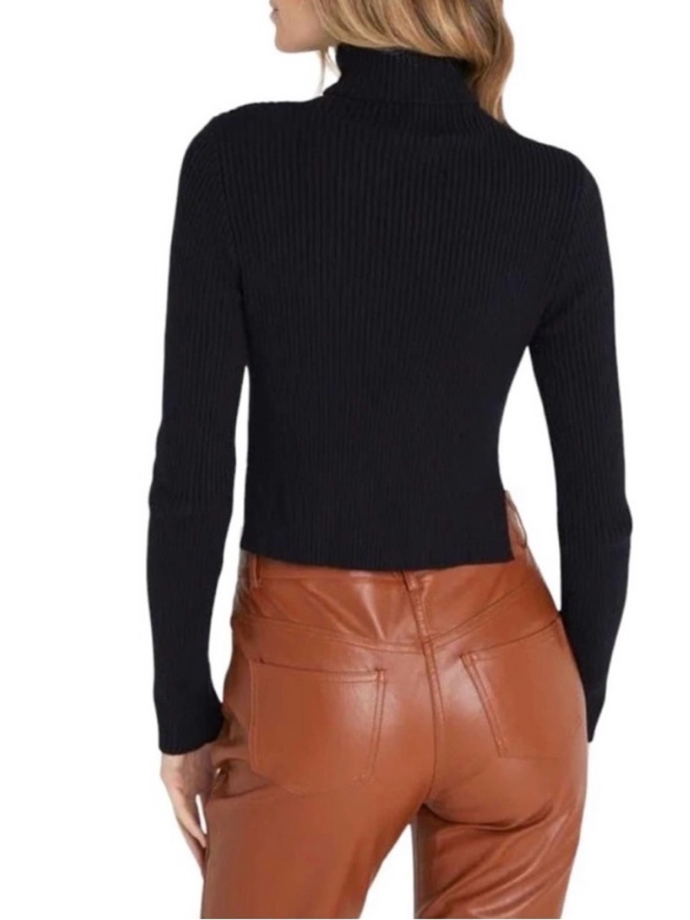 NWT Vici Fate black turtleneck, crop, women’s size medium.